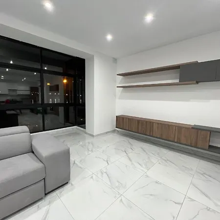 4 Bedroom Seafront 公寓 斯利马
