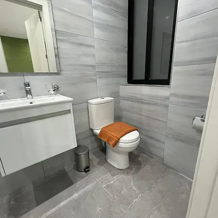 4 Bedroom Seafront 斯利马