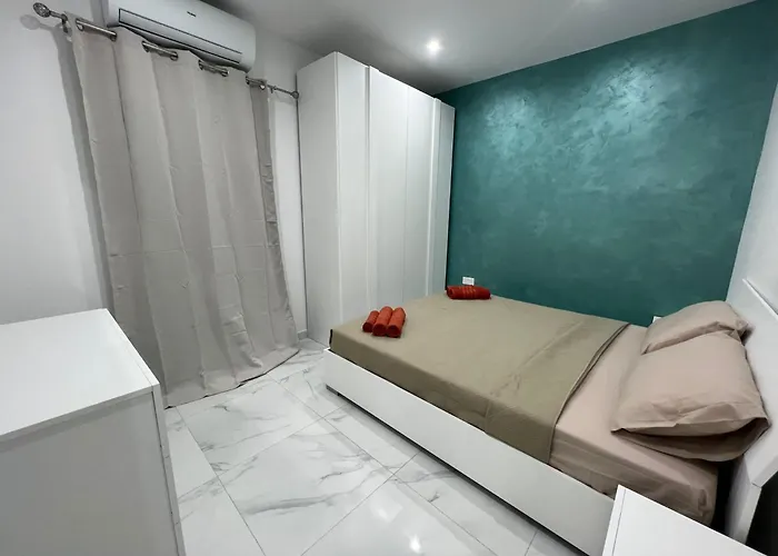 4 Bedroom Seafront Appartement *