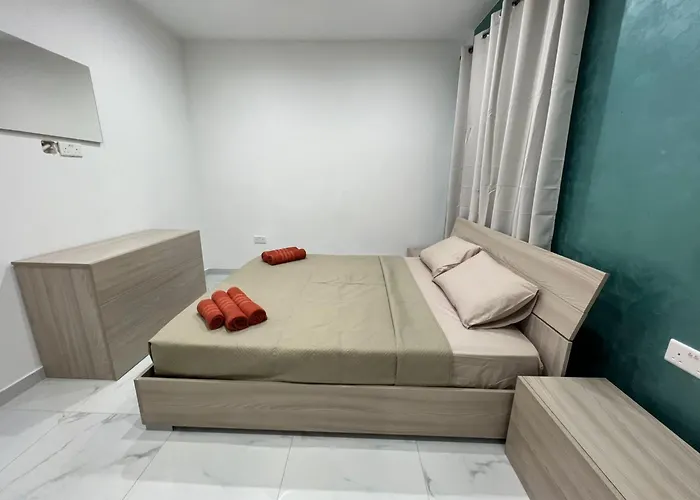 4 Bedroom Seafront Διαμέρισμα Σλιέμα