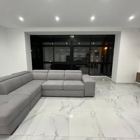 شقة 4 Bedroom Seafront *